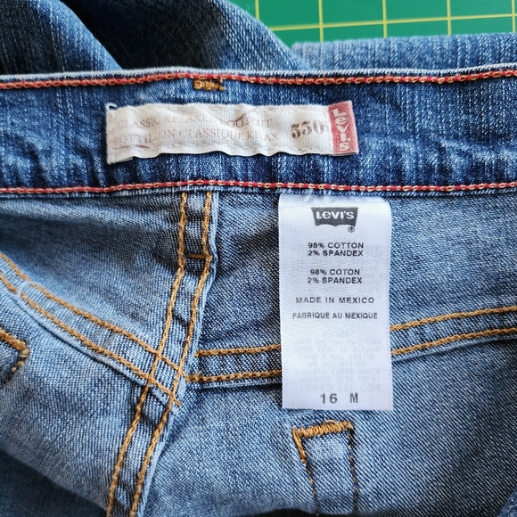 LEVI'S Relaxed Bootcut 550 Jeans - Picture 7 of 10